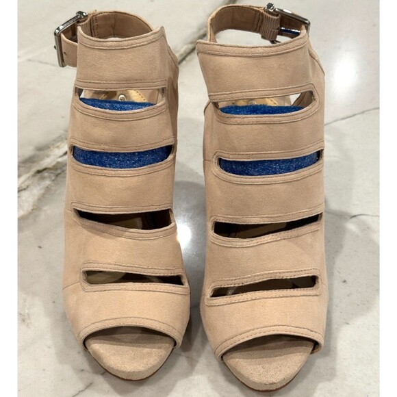 Gianni Bini Ecru Suede Peep Toe Heeled Booties Sz 8.5 - Picture 2 of 11